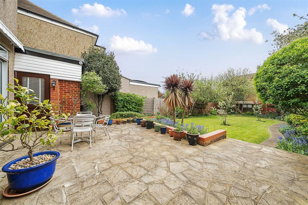 Patio to Garden.jpg