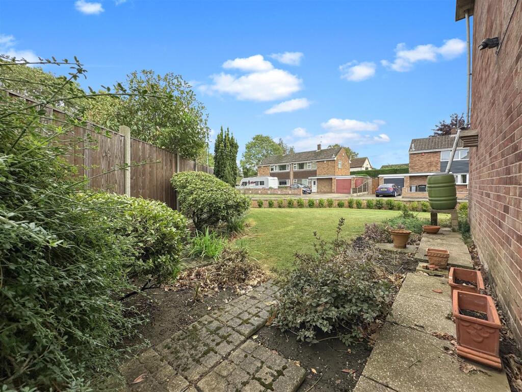 Large Side Garden 118