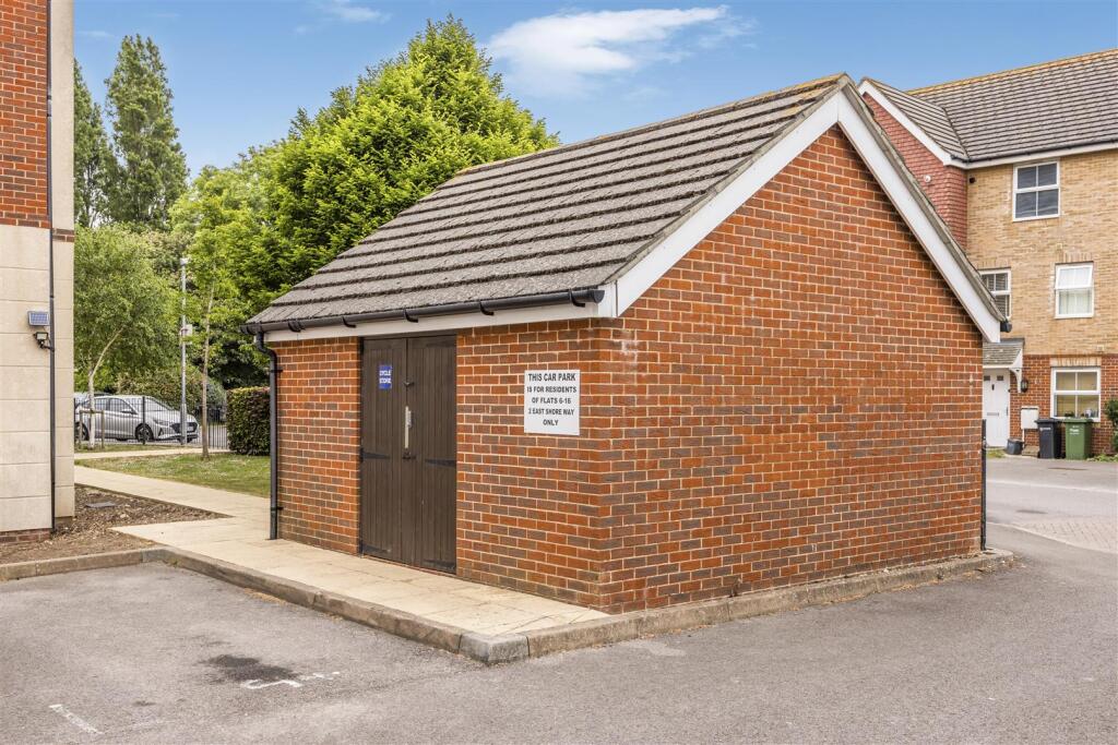 Flat 11, 2 East Shore Way, Baffins-PorticoMarketin