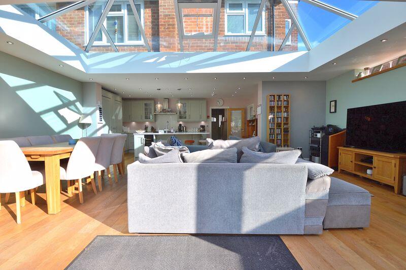 LIVING ROOM / DINING ROOM