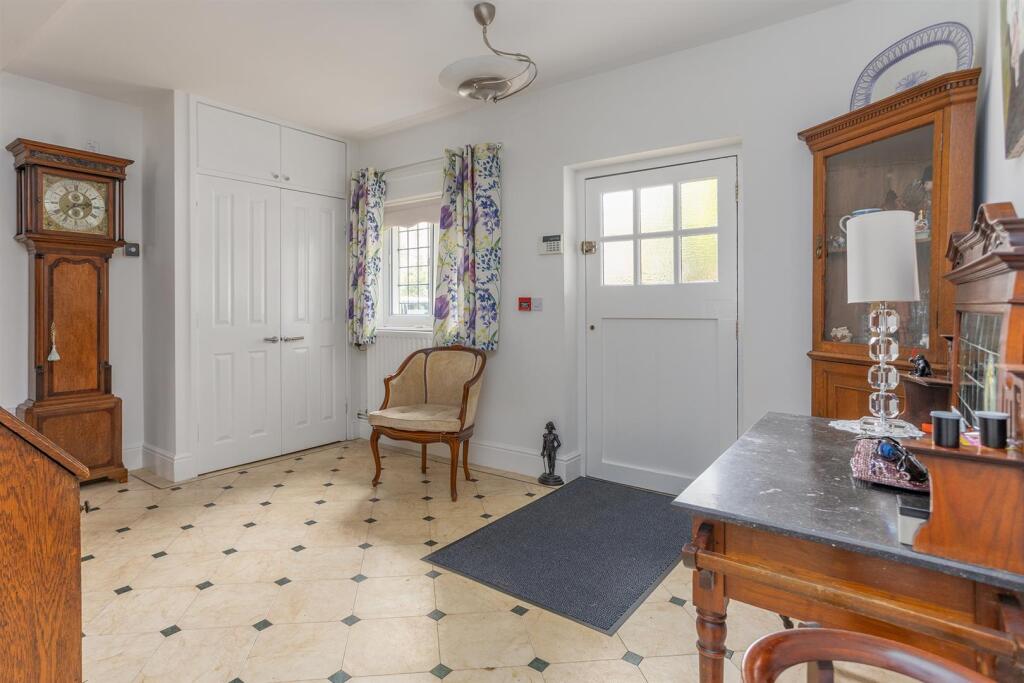21 Moultrie Road, Rugby