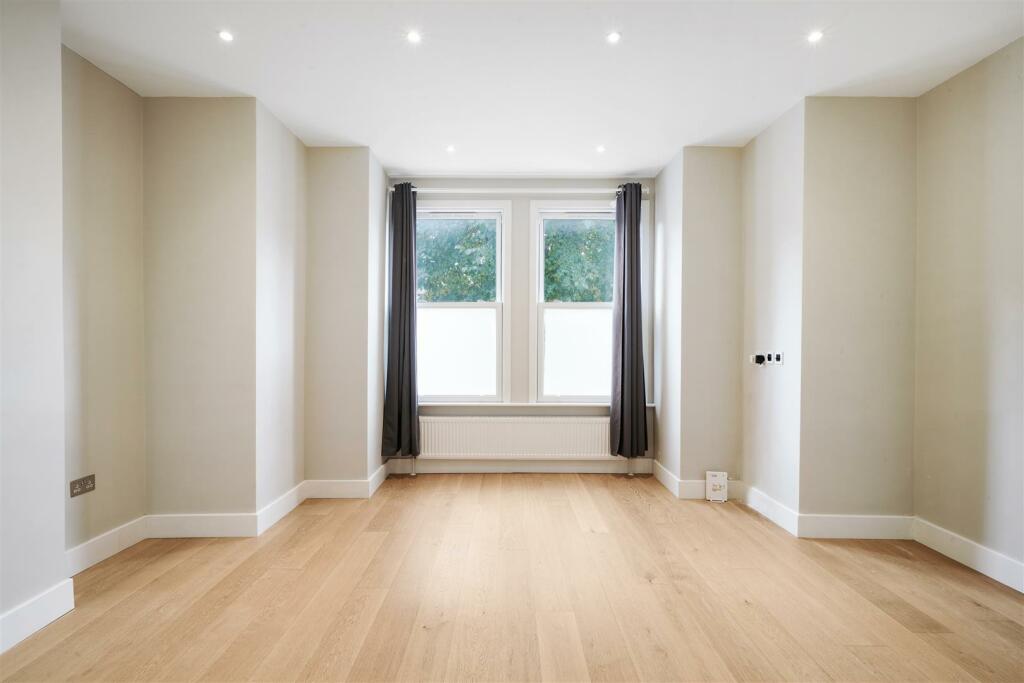 High ceilings in double bedroom into bay window
