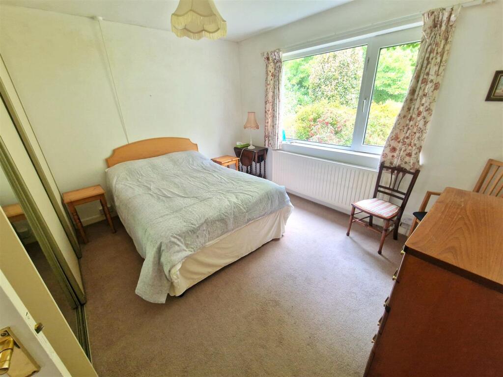 Bedroom 1.jpg