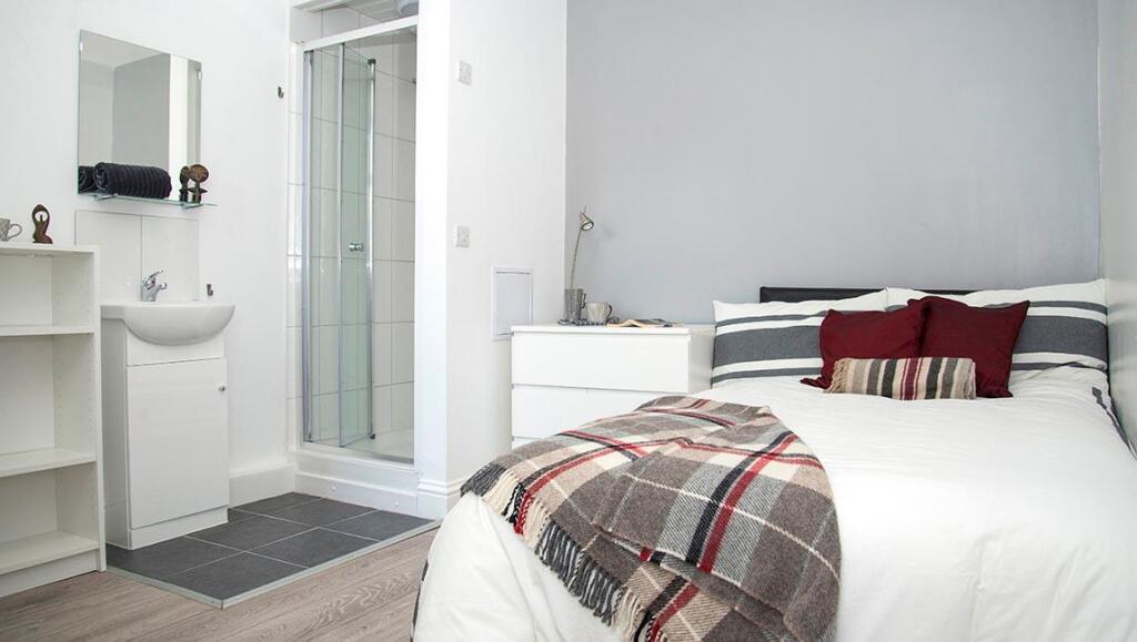 7-bed-student-house-hudson-road-portsmouth-(44).jp