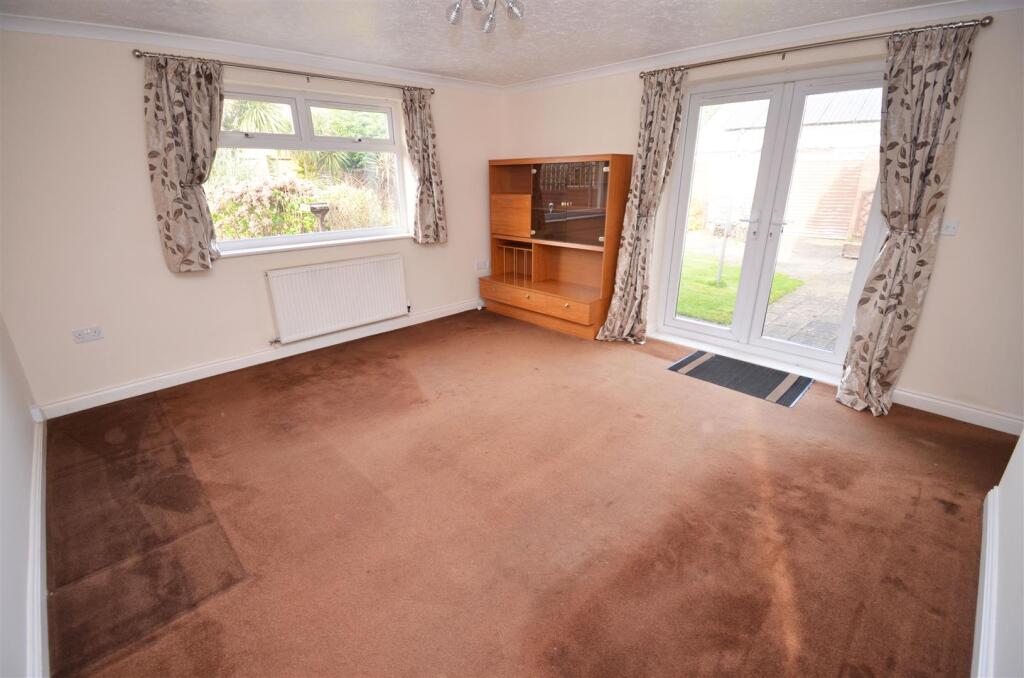 LIVING ROOM (ANNEXE)