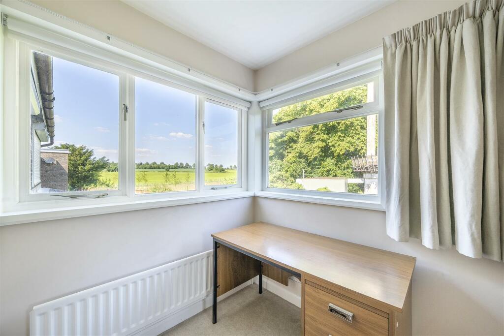 19 Manor Close, Roade