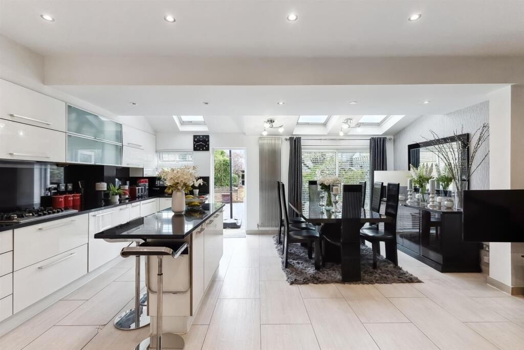 Kitchen family room.jpg