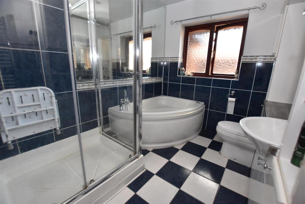 Bathroom.JPG