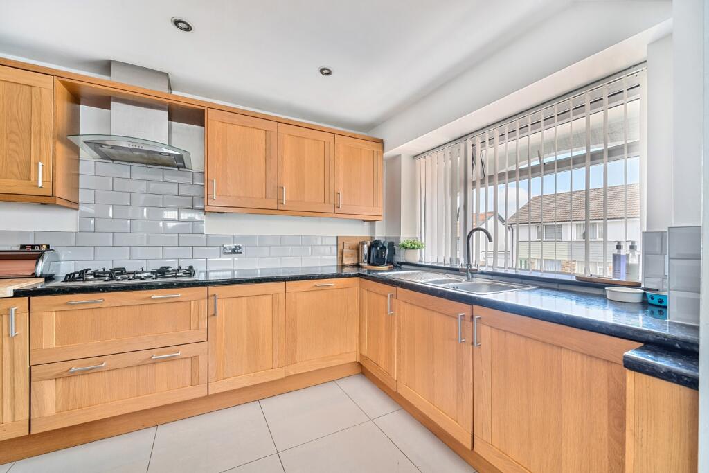 1330498-8-68820b97431a9