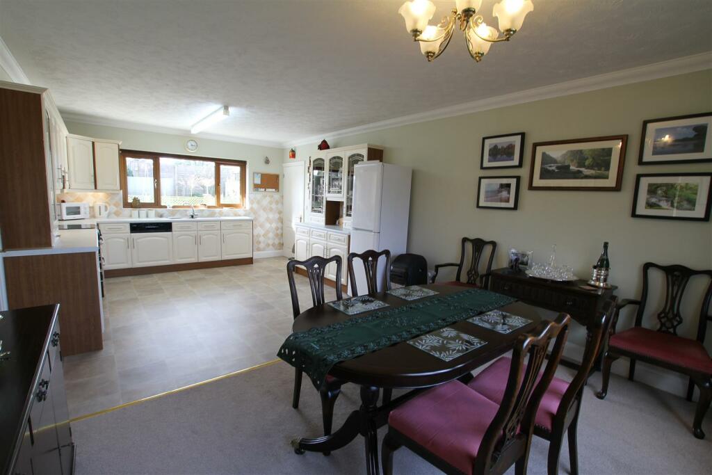 Diner to kitchen.jpg