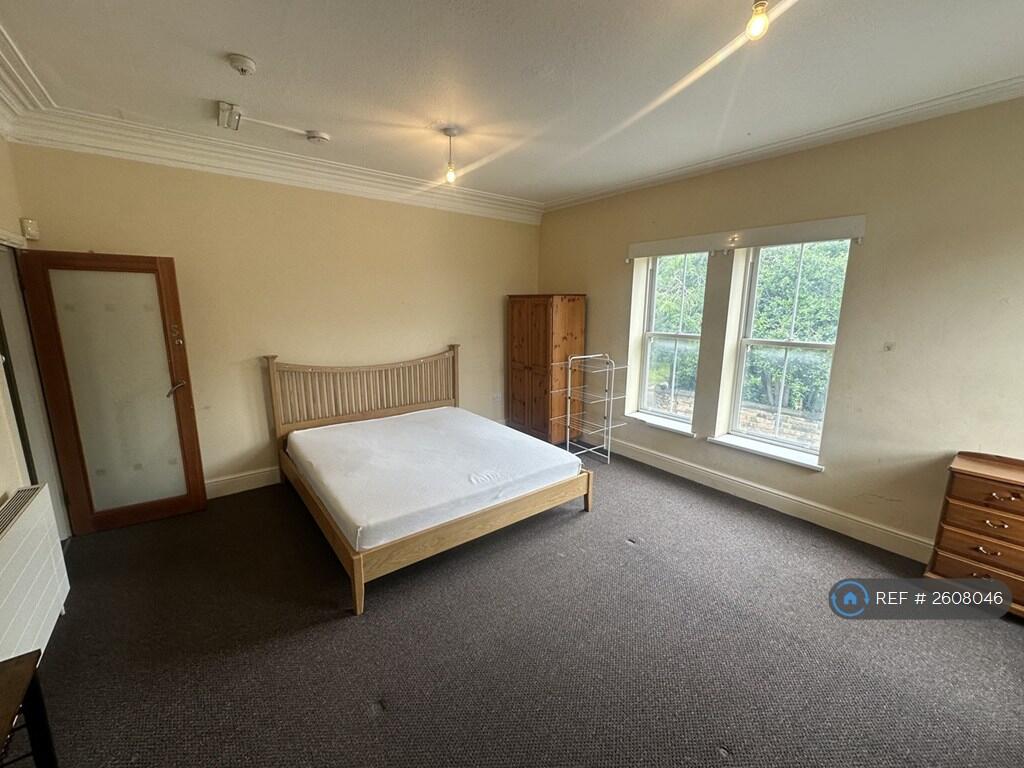 Room 5 (£650.00pcm/£150pcw)