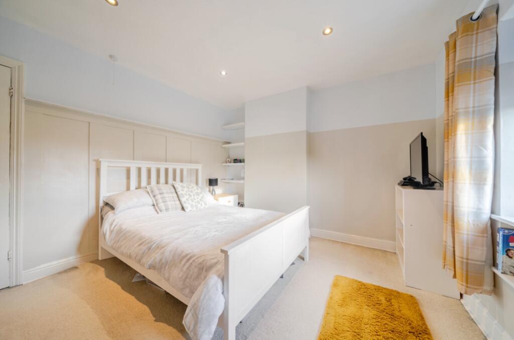 1385952-10-6932ce77e1927