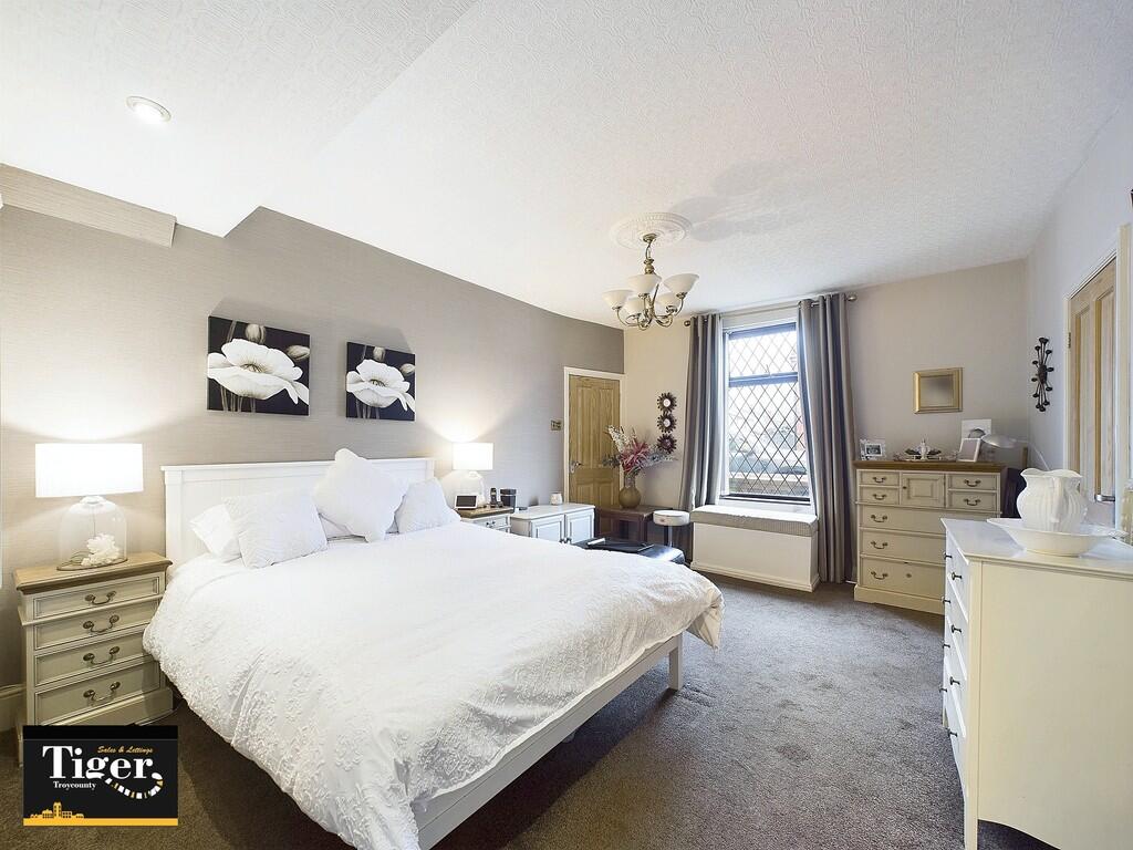 CAM02176G0-PR0484...