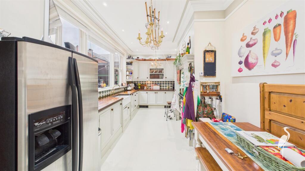 Breakfasting Kitchen