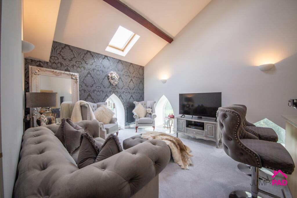 KITCHEN / LIVING ROOM