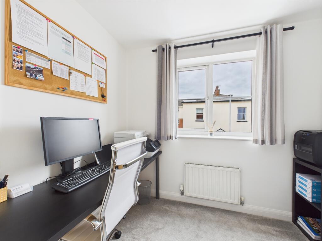 CAM03729G0-PR0048-STILL023