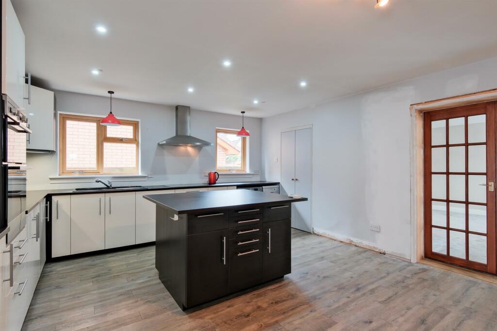 004-371 New Edinburgh Road Bellshill, ML4 3HH.jpg