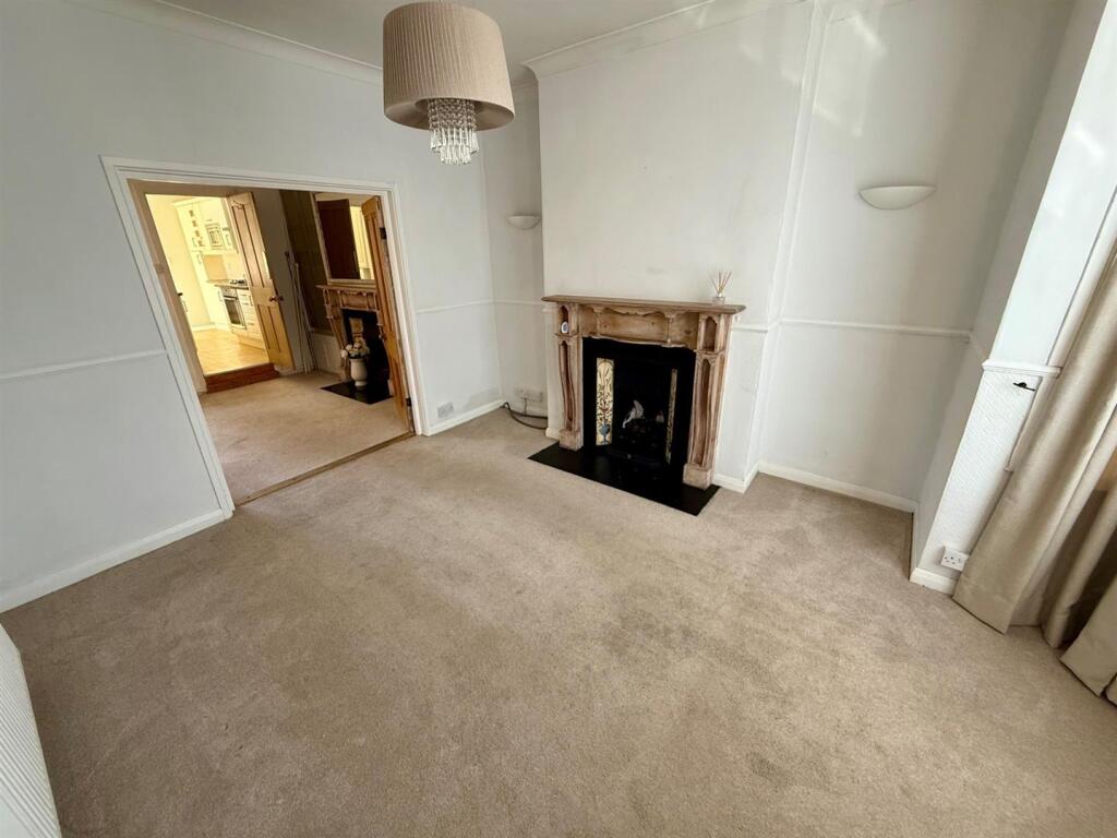 PR39 Lounge Dining.jpg