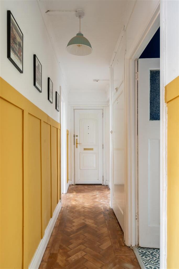 Onslow Gardens, E18