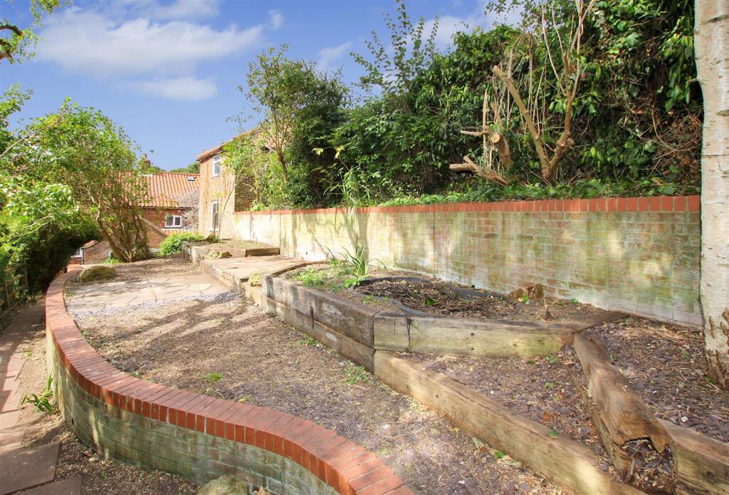 Rear Garden Area - 2.JPG