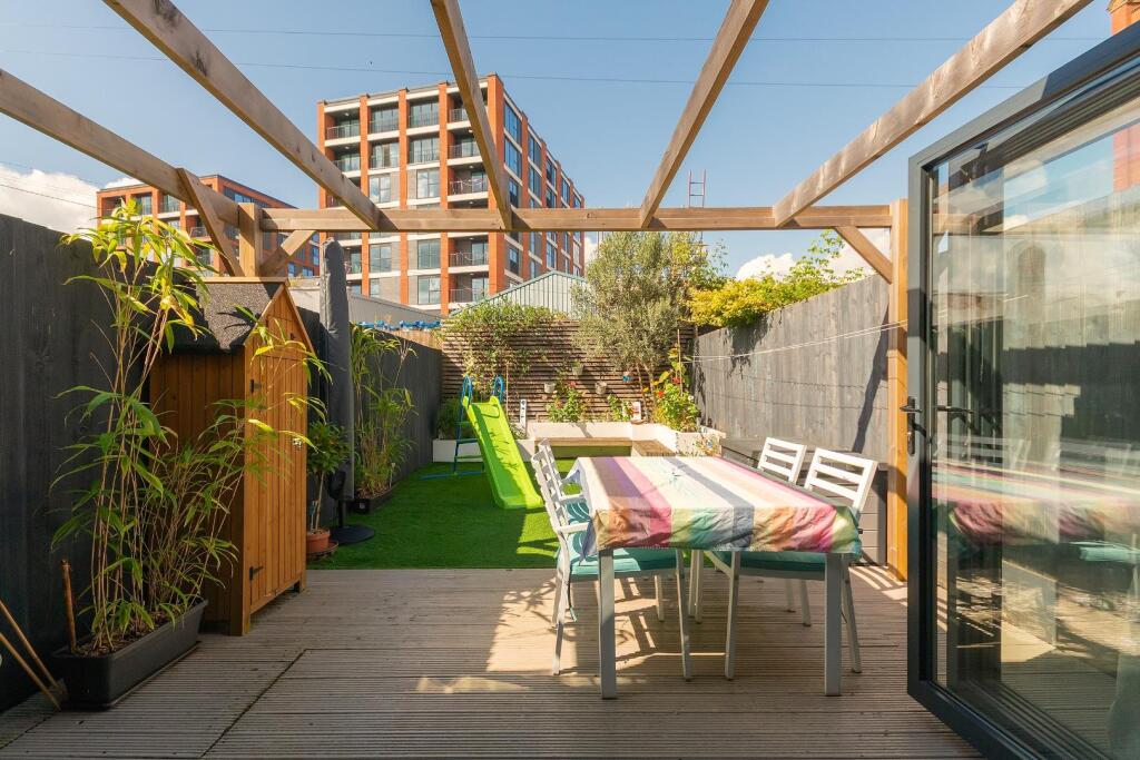 0S7FRBR - External F.jpg