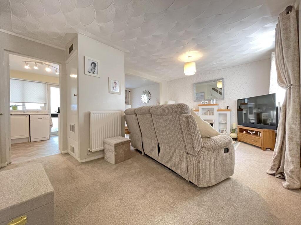 St Peters Road 80 - Living Room.jpg