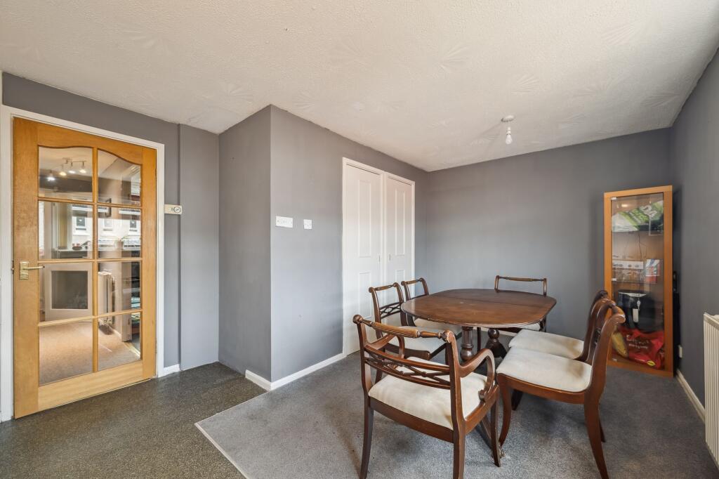 Kitchen / Dining Area