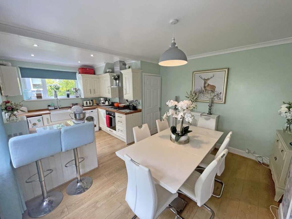 Wycliffe Road 39 - Kitchen Dining Room Front.jpg