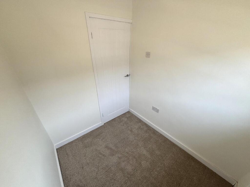 83 ashtree bedroom 10.jpeg