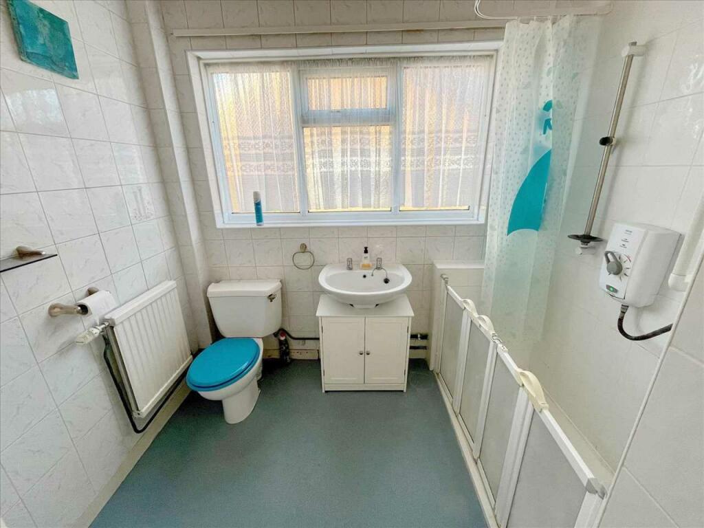 SHOWER ROOM/WC
