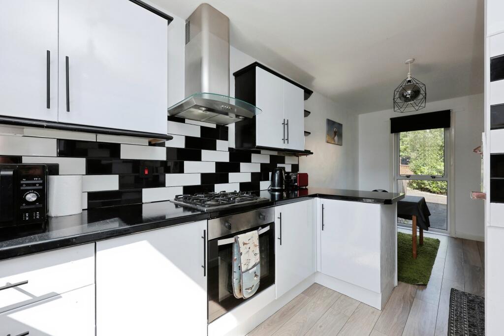 Kitchen/Dining Area
