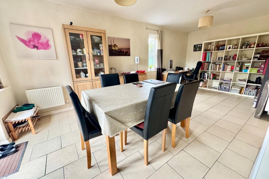 Sitting/Dining Room