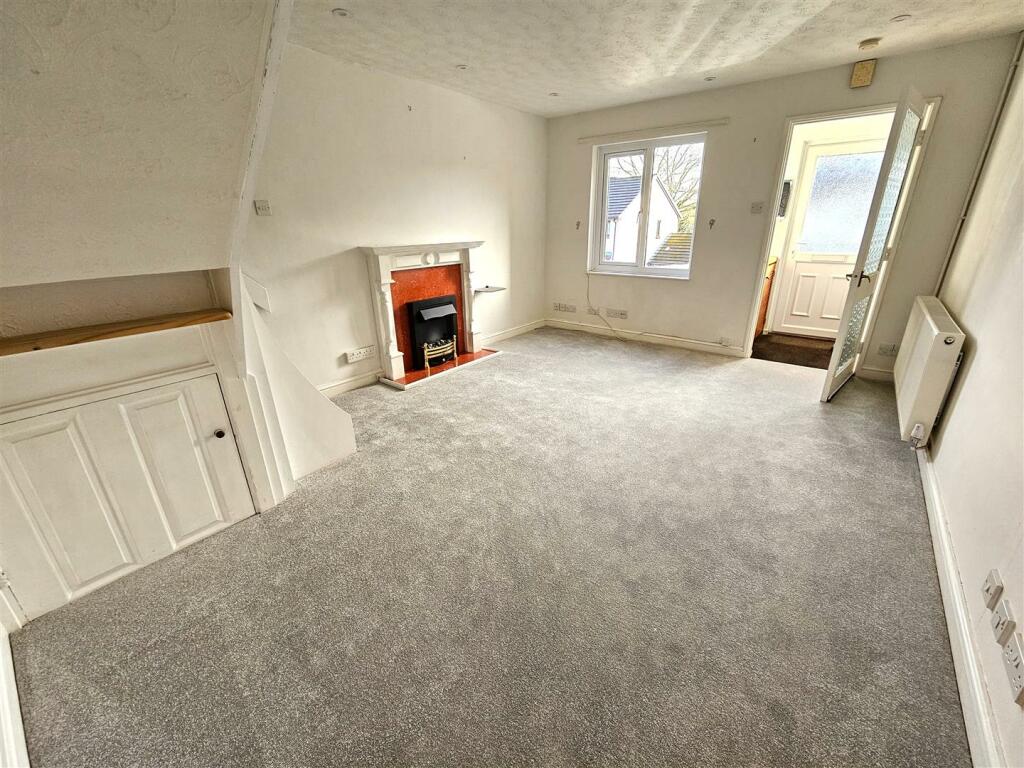 Lounge 1.jpg