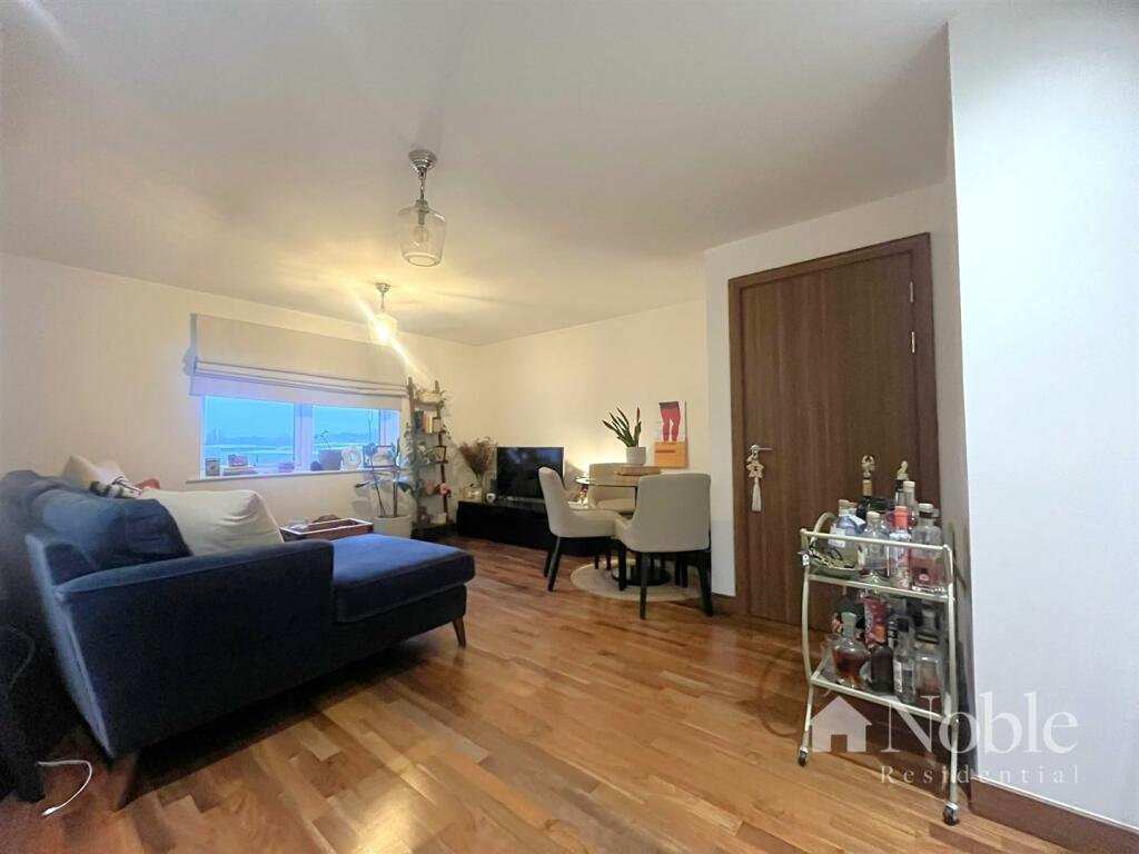 Kitchen/ Living Area