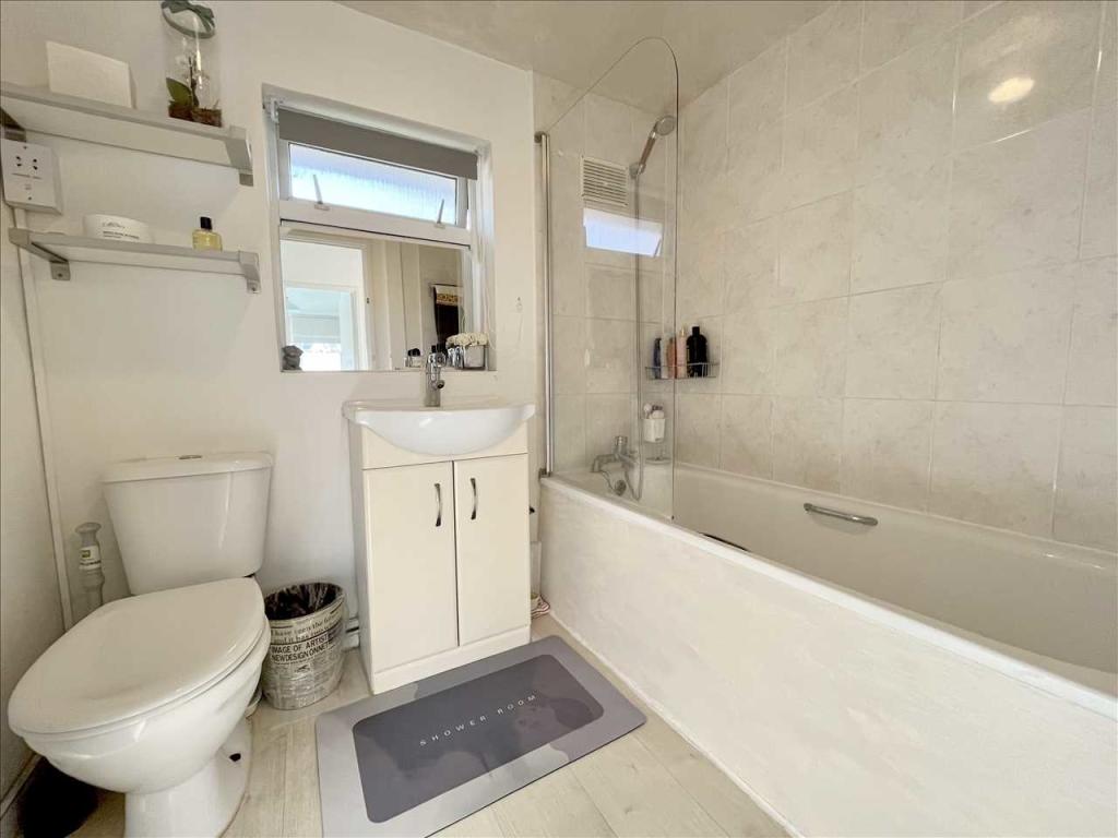 BATHROOM/WC