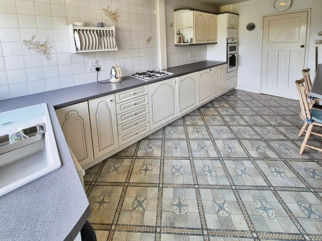 Kitchen/Breakfast...