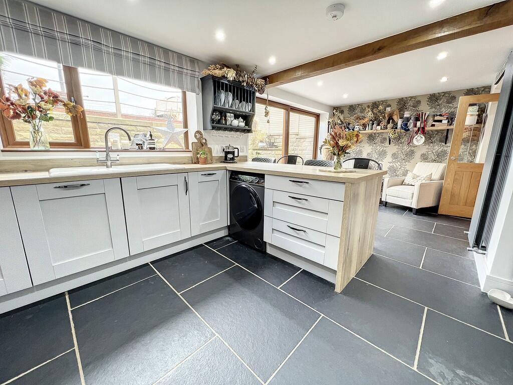 fitted dining kit...