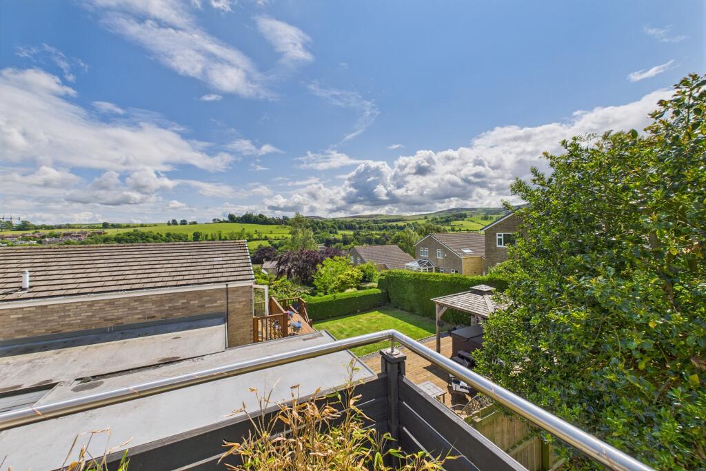 CAM04201G0-PR0088-STILL034