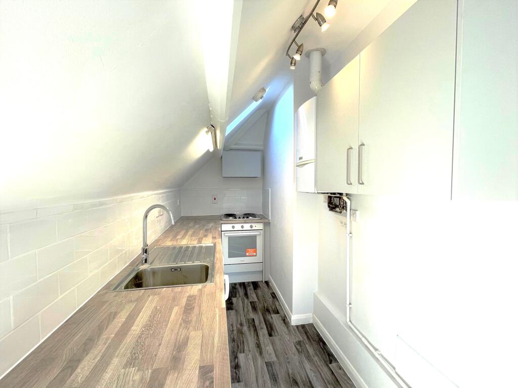 4 kitchen.jpg