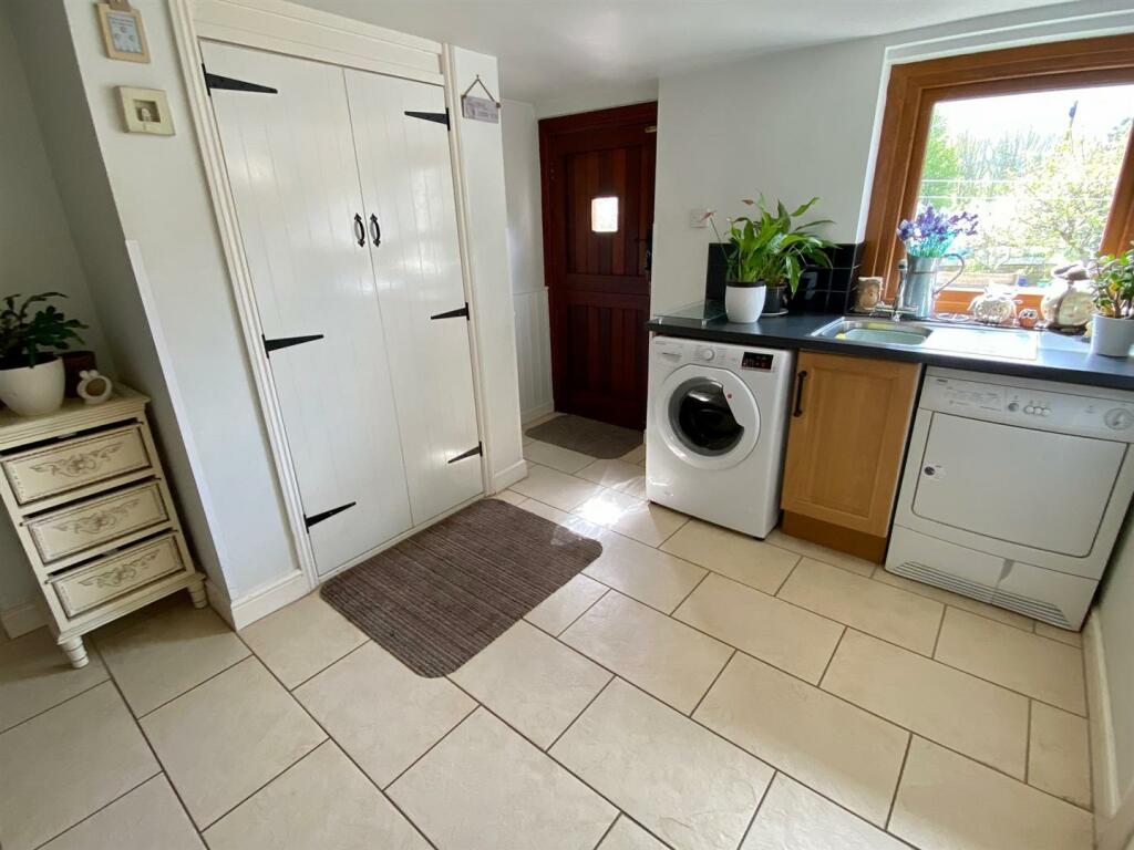 hudds road 1 utility-wash room.jpg