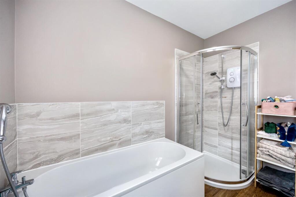 G/f Bath/Shower Room/WC