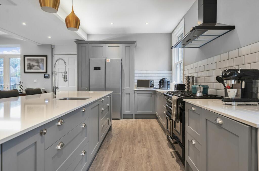 Kitchen/Dining Room (5)