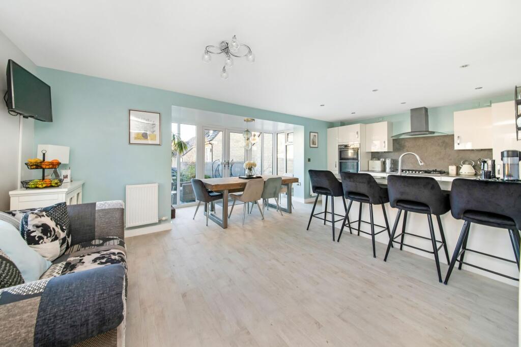 LIVING/DINING KITCHEN