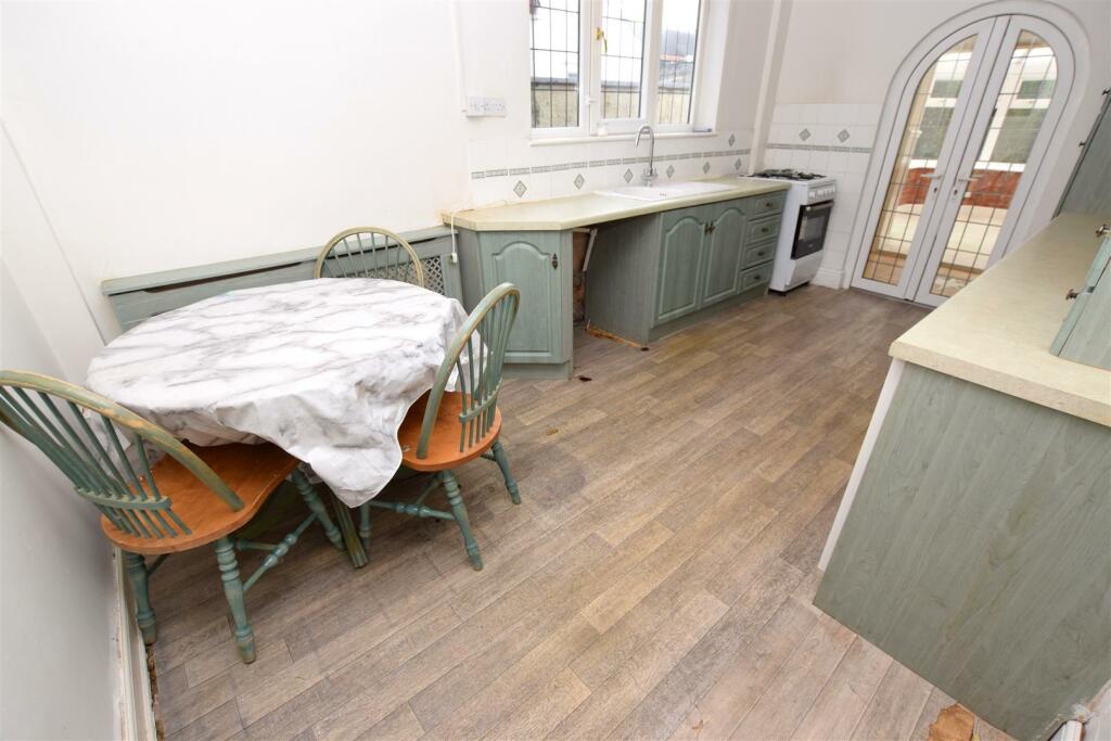 KITCHEN DINER