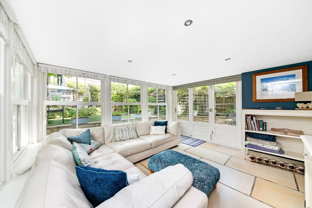 GARDEN ROOM/SECOND SITTING ROOM