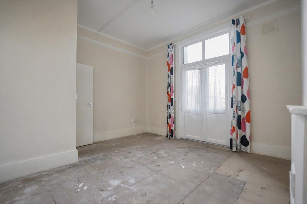 Flat 1, 104 Goldsmith Avenue, Acton, London, W3 6HW