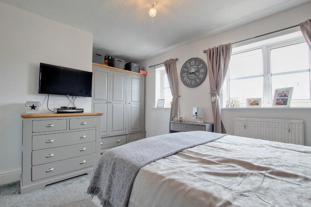 BEDROOM 1 (FRONT)