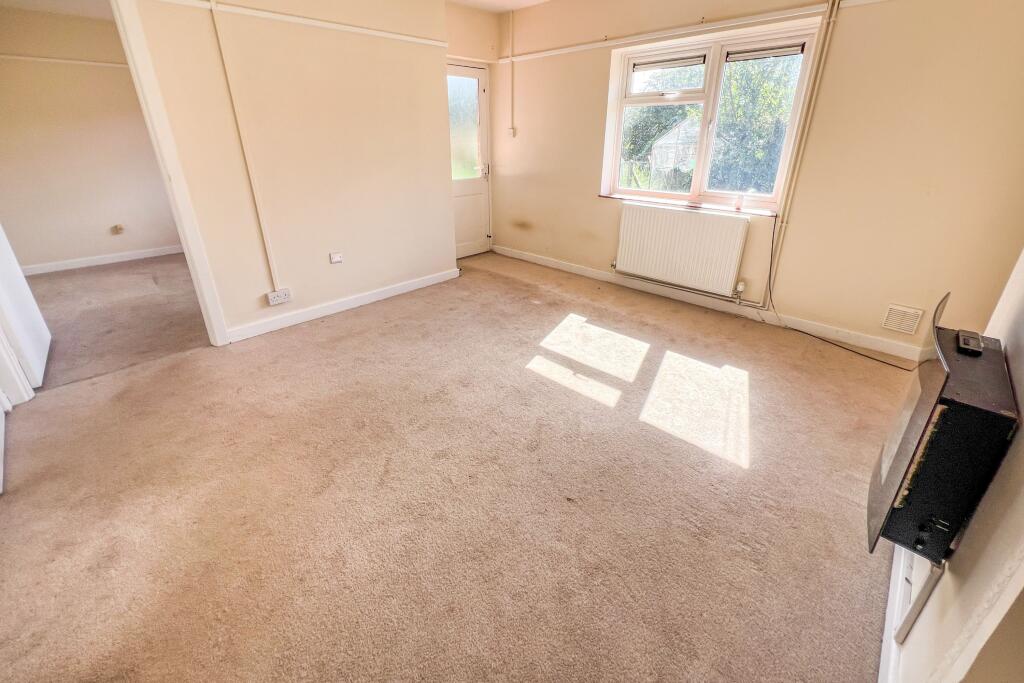102a Oaklands, Chippenham, Wiltshire, SN15 1RH