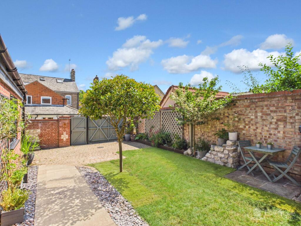 Garden- Mark Stephens EweMove Newmarket and Soham 