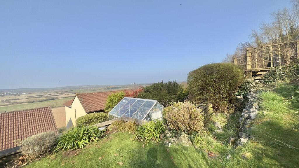 E476688D-96B6-4C5...